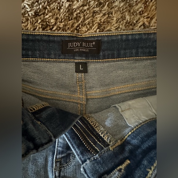 Judy Blue Hello Gorgeous Light Wash Destroyed Fray Hem Shorts - Picture 3 of 3